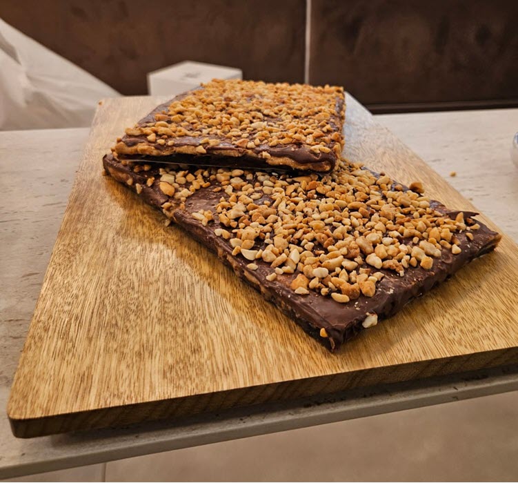 Date Peanut Salb