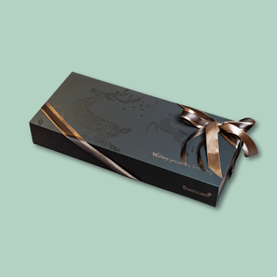 The Christmas Brown Box - Selection of 18